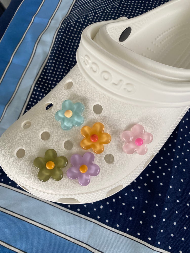 Glass-Look Flowers – Funky Crocs